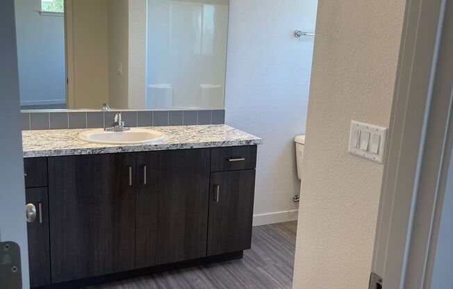 2 beds, 2 baths, 921 sqft, $1,929, Unit 206