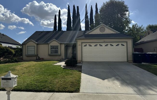 3 bed 2 bath House in Riverside for lease.