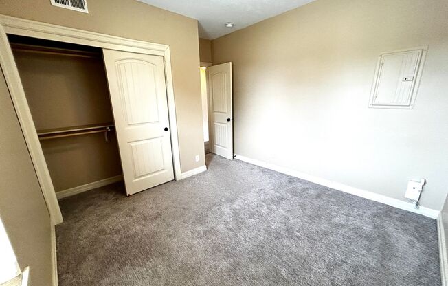 2 beds, 1 bath, 800 sqft, $1,195, Unit 601 - Unit 305 B800