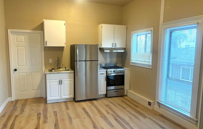 2 beds, 1 bath, 800 sqft, $2,295, Unit Unit 7