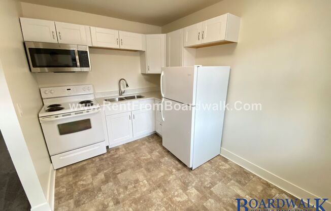 2 beds, 1 bath, 500 sqft, $999, Unit 675 E 5th Ave #5