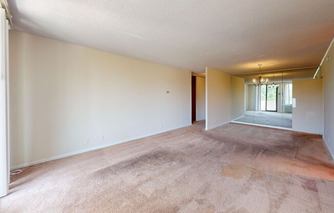 Southwest One Bedroom One Bathroom W/Pool, Balcony, Laundry, & Much More!