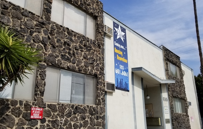 1 bed, 1 bath, 675 sqft, $1,975, Unit 28