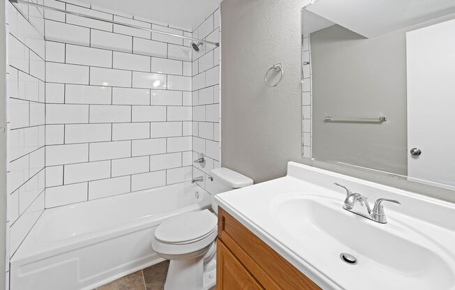 2 beds, 1 bath, 812 sqft, $905, Unit L-5