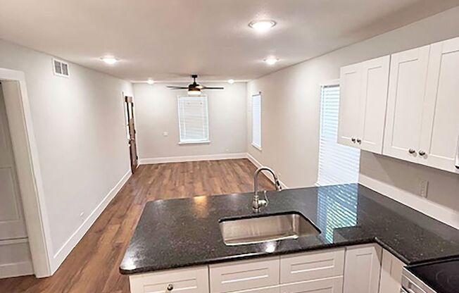 NIce 2 Bdrm 1 Bath Home near UNT and I-35E in Denton Tx.
