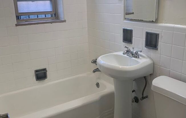 2 beds, 1 bath, $1,750, Unit 105D