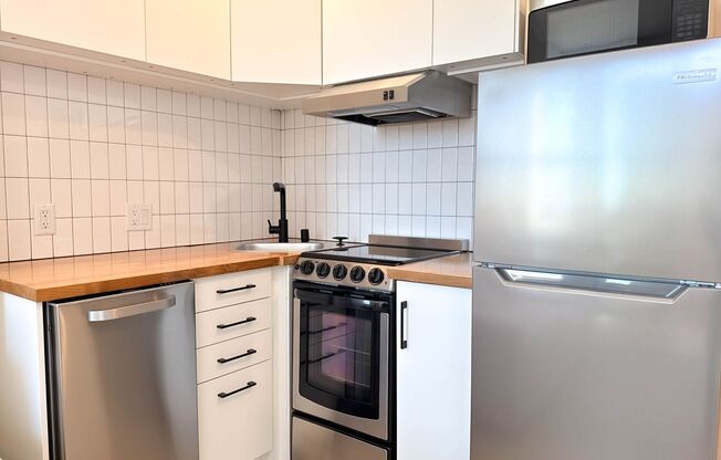 Studio, 1 bath, 285 sqft, $2,175, Unit 304