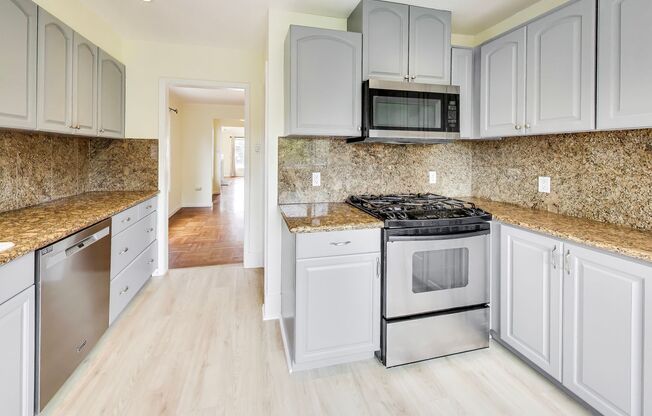 Welcome to 163 Clearfield Drive, a detached single family home in San Francisco’s coveted Lakeshore neighborhood offering space, privacy, and exceptional convenience.