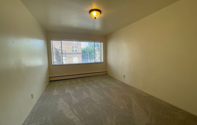 1 bed, 1 bath, 600 sqft, $1,050, Unit 211