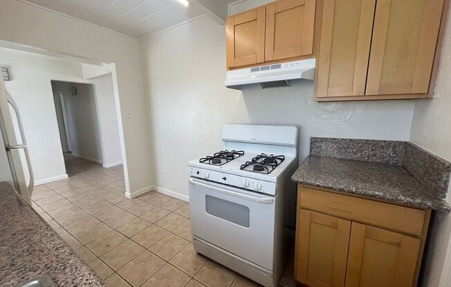 2 beds, 1 bath, $2,500