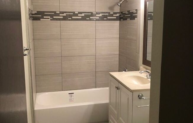 4 Bedroom 1.5 Bathroom House In Bellevue Lake Hills