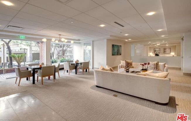 Studio, 1 bath, 405 sqft, $2,700, Unit 546