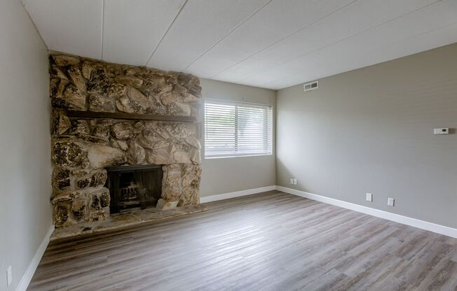 2 beds, 1 bath, 886 sqft, $1,095, Unit 1630 #06