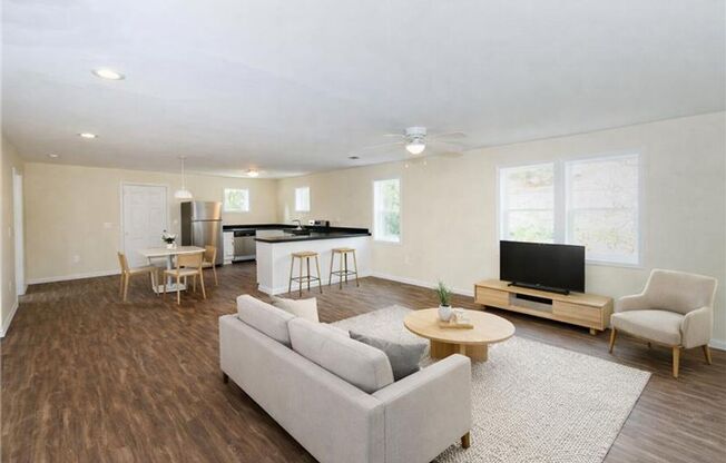 4BA/2BA OFF KING STREET EXTENTION DOSCHER  STREET-AVAILABLE AUGUST 1, 2026