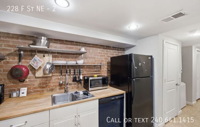 228 F St NE