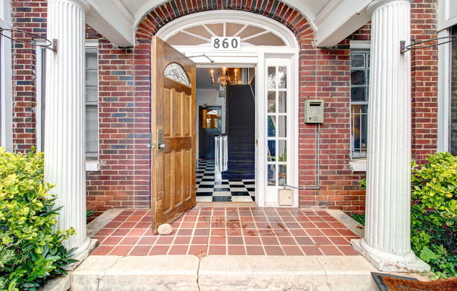Charming Apartments in the Heart of Virginia Highland!