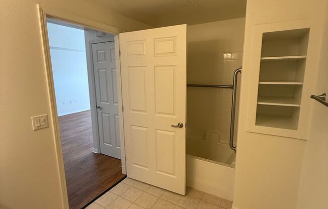 1 bed, 1 bath, 494 sqft, $1,550, Unit 1301-208