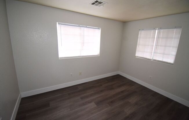 3 beds, 2 baths, $1,300