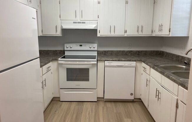 2 beds, 1.5 baths, 1,300 sqft, $950, Unit CXT30