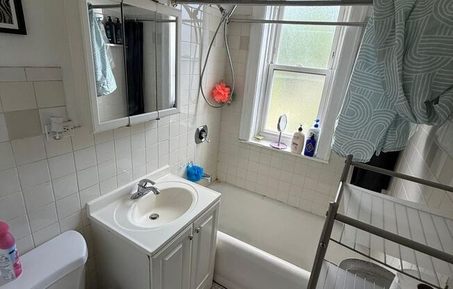 2 beds, 1 bath, 950 sqft, $1,680, Unit 4413-2B