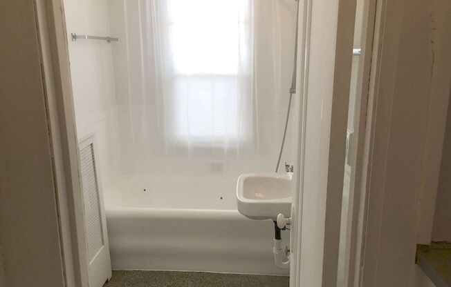 Studio, 1 bath, 369 sqft, $1,050, Unit 7B