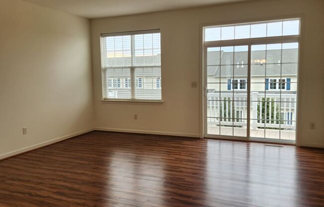 2 beds, 2.5 baths, 1,316 sqft, $1,965, Unit SU10_104