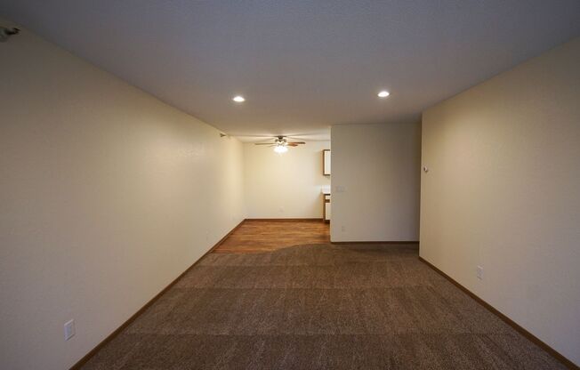 2 beds, 2 baths, 915 sqft, $1,650, Unit 332