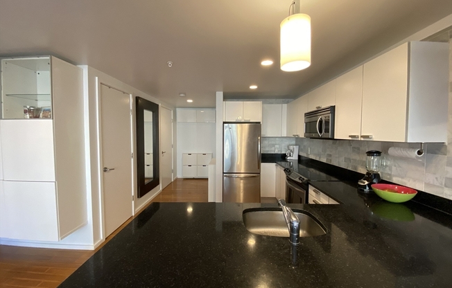 1 bed, 1.5 baths, 817 sqft, $3,800, Unit 702