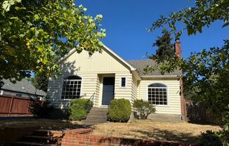 Charming 3-Bedroom Cottage in Jefferson Westside Neighborhood