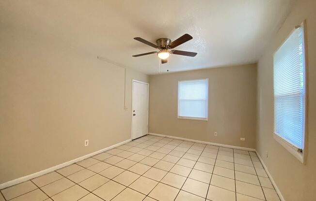 1BD/1BA Apartment off Curry Ford in Henley Park Apartments!