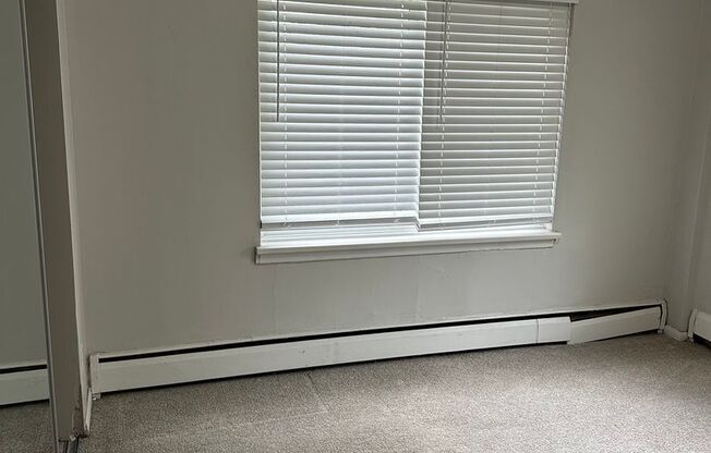 2 beds, 1 bath, 840 sqft, $1,495, Unit 201 (R)