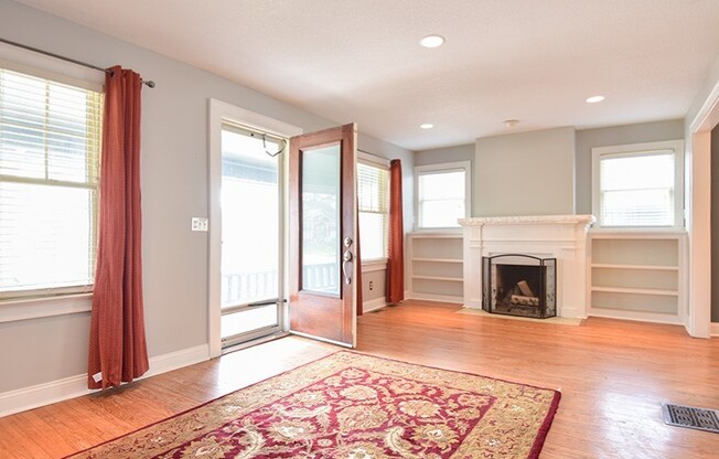 Waldo 4 Bed 2 Bath Home + 2 Car Garage
