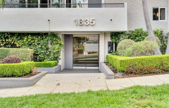 Holmby Street Luxury Investments LLC