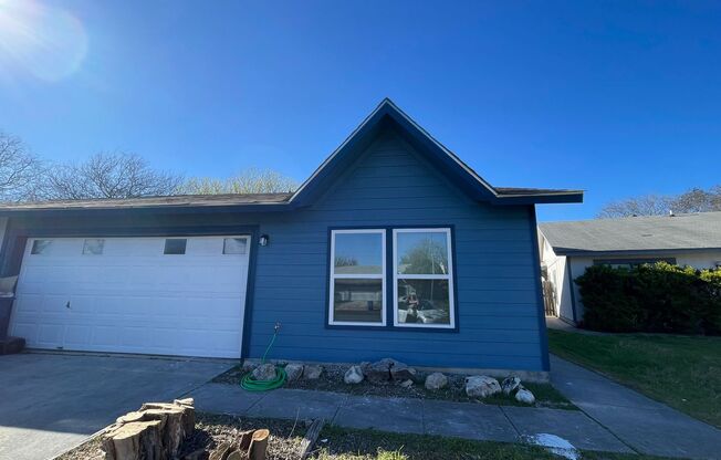 Large 2/2 duplex with a 2 car garage