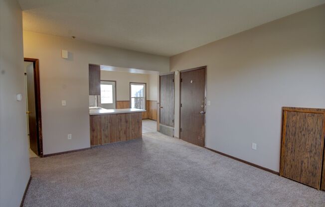 2 beds, 1 bath, $895, Unit Apt B