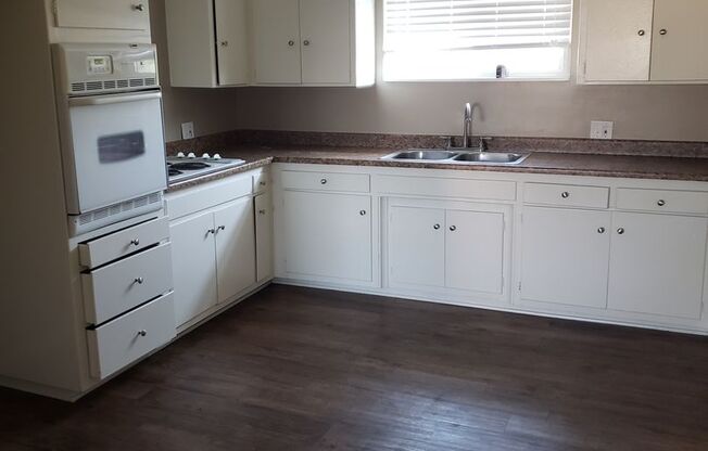 WHITTWOOD POINTE APARTMENTS