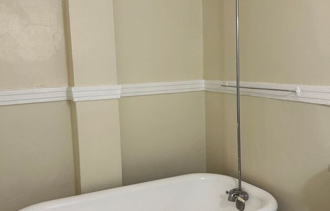 Studio, 1 bath, 430 sqft, $1,125, Unit 412