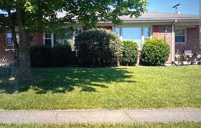 2 Bedroom Duplex in Popular Lexington Location!!!