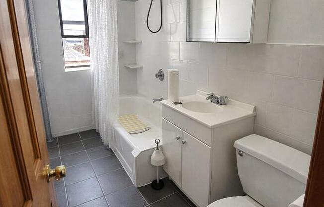 1 bed, 1 bath, 700 sqft, $2,250, Unit B10