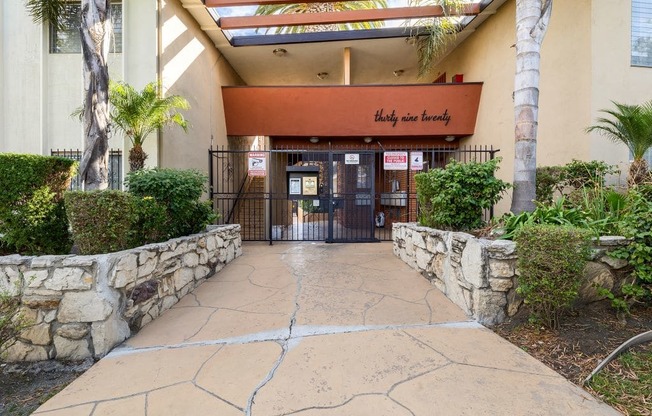 Welcome to John Manor Apartments