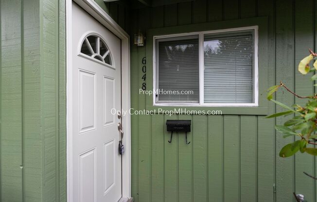 Beautiful Beaverton Two Bedroom In Four-Plex W/ Fireplace!