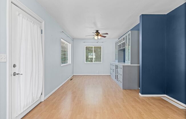 Kennydale Rambler with parking- Close to Lake Washington