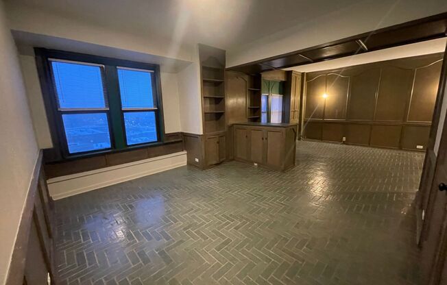 3 beds, 2.5 baths, 2,130 sqft, $3,024, Unit 1200