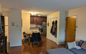 2 beds, 1 bath, 740 sqft, $2,100, Unit 16