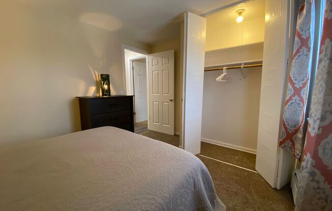 2 beds, 1 bath, 800 sqft, $1,600, Unit Apartment 11