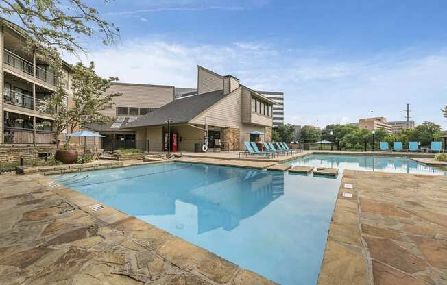 Swim at Lakeside Apartments, Dallas