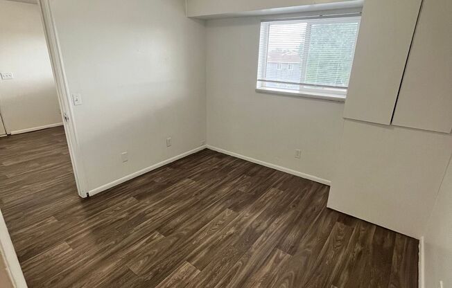 1 bed, 1 bath, 430 sqft, $895, Unit 1-32