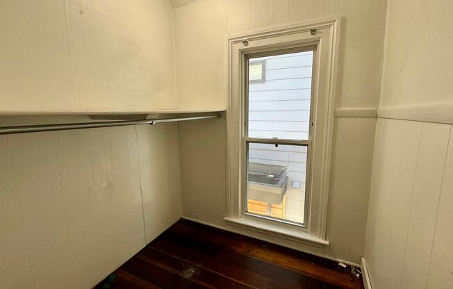 2 beds, 1 bath, $1,150, Unit Apt 2