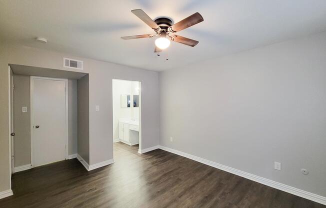 2 beds, 2 baths, 978 sqft, $1,279