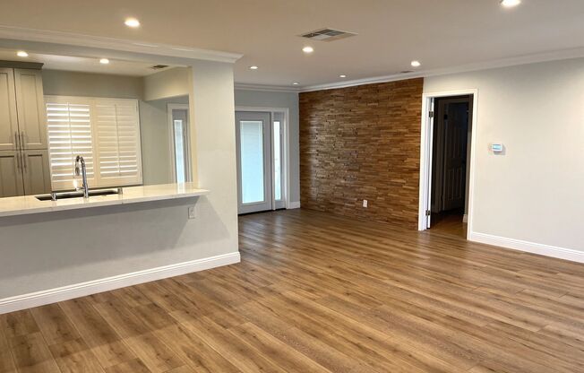Luxurious Retreat: Stylish 3 Bed, 3 Bath Home in Granada Hills